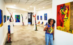 Entre 2 Mares exposition de Aconcha artiste multi facette franco-cubaine